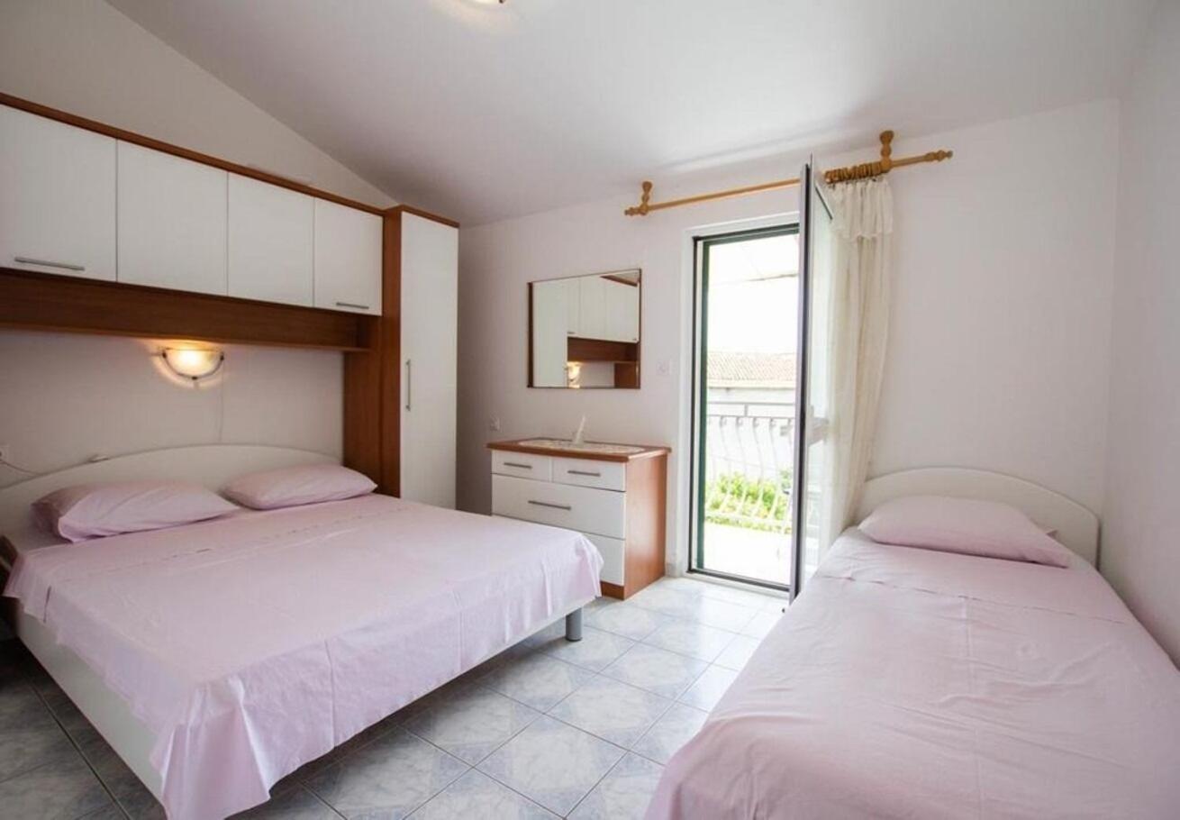 Apartments Juri Sućuraj Zewnętrze zdjęcie